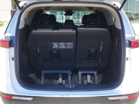 Used 2024 Kia Carnival EX FWD image 18