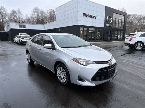 Used 2017 Toyota Corolla LE image 2