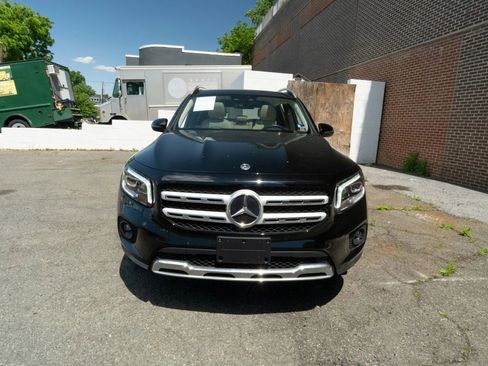 Used 2021 Mercedes-Benz GLB 250 4MATIC w/ Premium Package image 8