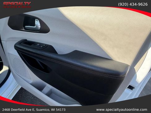 Used 2019 Chrysler Pacifica Touring-L image 33