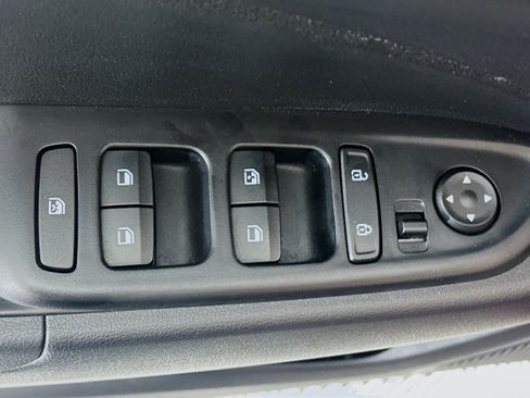 Used 2025 Hyundai Venue SEL image 15