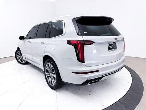 Used 2021 Cadillac XT6 Premium Luxury image 2
