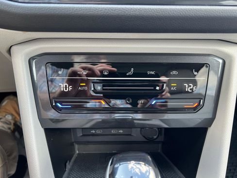 Used 2022 Volkswagen Tiguan SE w/ Panoramic Sunroof Package AWD/4WD image 24