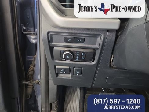 Used 2023 Ford Expedition XLT RWD image 14