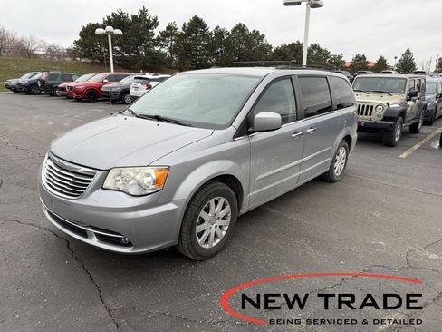 Used 2014 Chrysler Town & Country Touring w/ Driver Convenience Group image 1