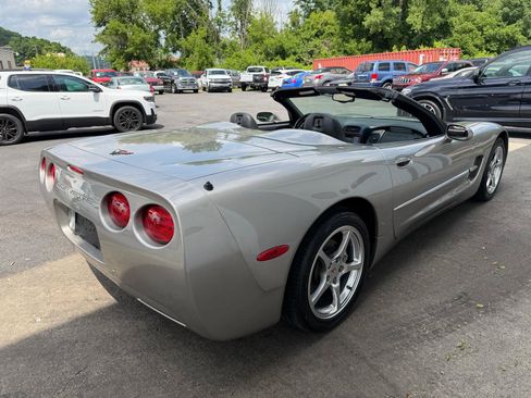 Used 2001 Chevrolet Corvette Convertible w/ Preferred Equipment Group2 RWD image 2