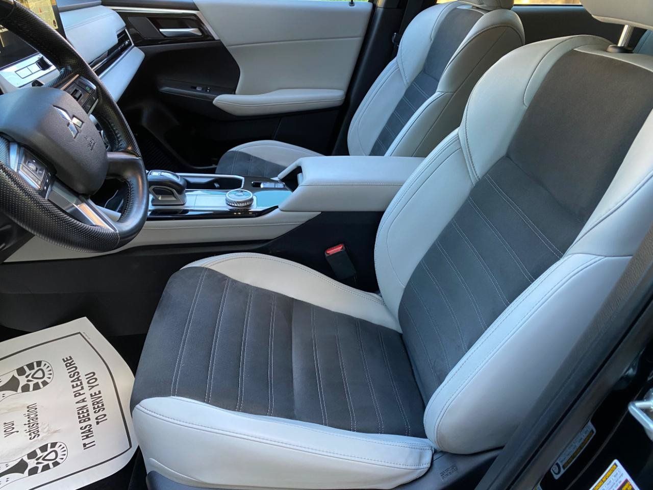 Used 2025 Mitsubishi Outlander SE FWD image 32