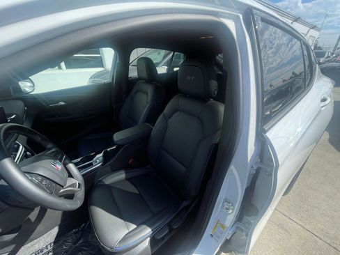 Used 2025 Buick Envista Sport Touring image 36