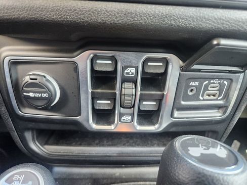 Used 2025 Jeep Wrangler Unlimited Sport AWD/4WD image 19
