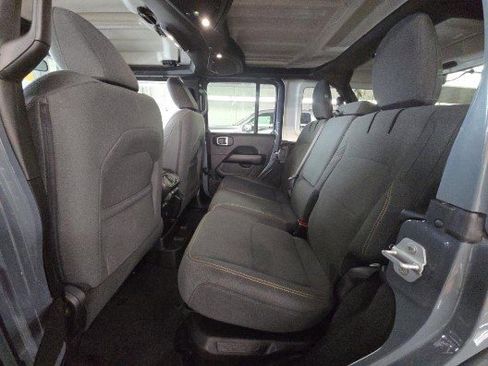 Used 2025 Jeep Wrangler Sahara image 10