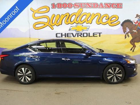 Used 2020 Nissan Altima 2.5 SV AWD/4WD image 1