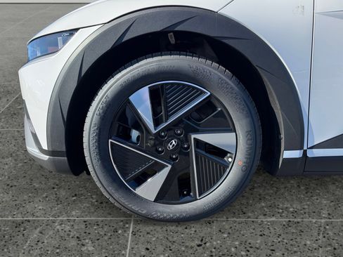 New 2025 Hyundai Ioniq 5 SE image 14