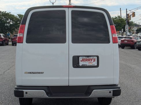 Used 2025 Chevrolet Express 3500 LT w/ LT Preferred Equipment Group RWD image 7