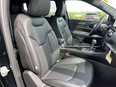 New 2026 Jeep Compass Latitude image 25