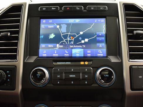 Used 2020 Ford F350 Platinum w/ Tremor Off-Road Package image 29