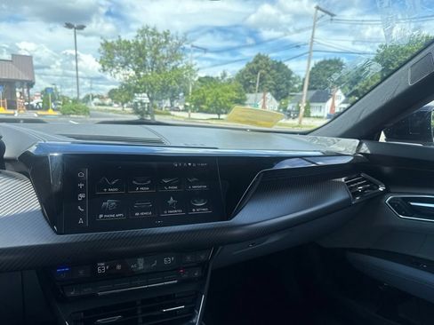 Used 2022 Audi e-tron GT Prestige AWD/4WD image 9
