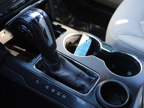 Used 2018 Ford Explorer XLT image 38