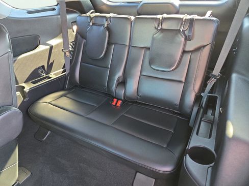 Used 2022 Ford Explorer XLT w/ Equipment Group 202A image 18