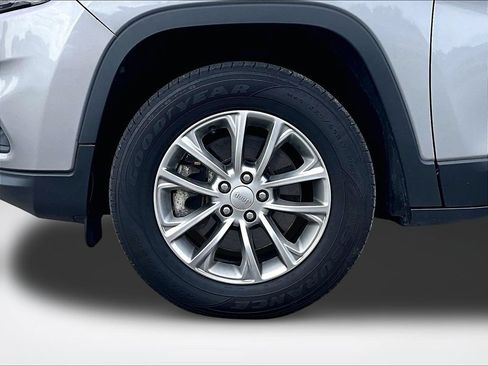 Used 2021 Jeep Cherokee Latitude Plus AWD/4WD image 10