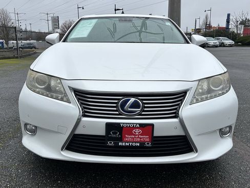 Used 2013 Lexus ES 300h w/ Luxury Pkg image 2