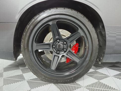 Used 2016 Dodge Challenger SRT w/ Technology Group RWD image 10