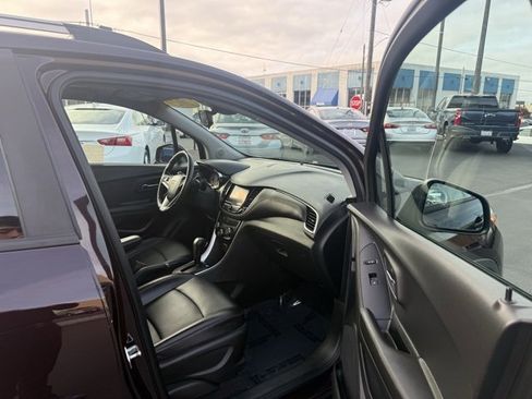 Used 2021 Chevrolet Trax LT w/ Premium Seat Package image 12