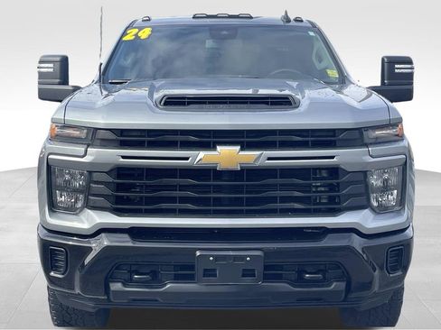 Used 2024 Chevrolet Silverado 2500 Custom w/ Custom Value Package image 9