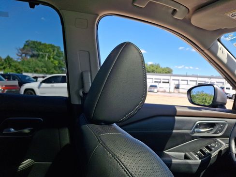 Used 2023 Nissan Rogue Platinum w/ Platinum Premium Package image 13