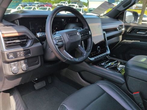 Used 2025 GMC Yukon Denali AWD/4WD image 12