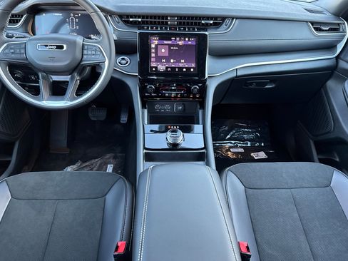 New 2025 Jeep Grand Cherokee L Altitude image 12