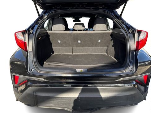 Used 2022 Toyota C-HR XLE image 13