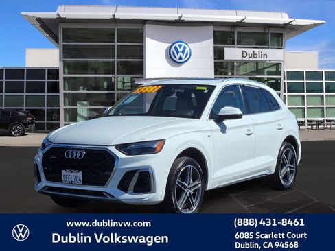 Used 2023 Audi Q5 e Premium w/ Convenience Package image 8