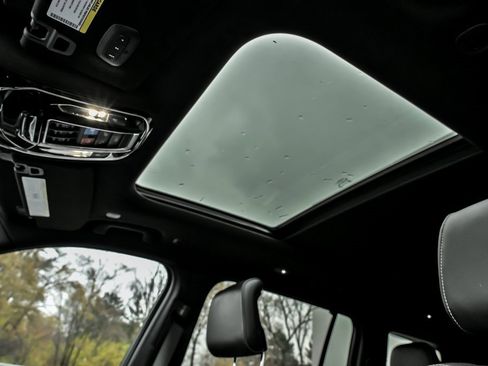 Used 2021 Jeep Grand Cherokee L Overland w/ Luxury Tech Group IV image 16