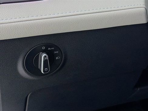 Used 2025 Volkswagen Taos SEL image 10