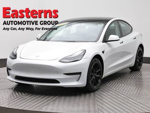 Used 2023 Tesla Model 3 Standard Range RWD image 1