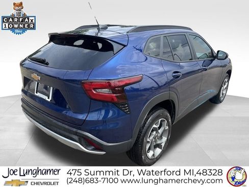Used 2024 Chevrolet Trax LT w/ Driver Confidence Package FWD image 3