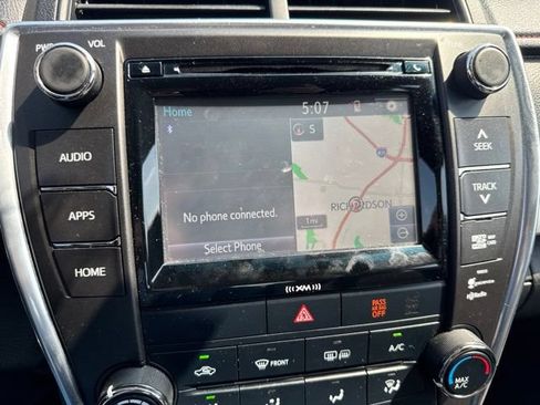 Used 2016 Toyota Camry SE w/ Moonroof Package FWD image 7