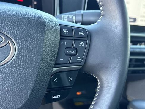 Used 2025 Toyota Camry SE w/ Convenience Package image 35