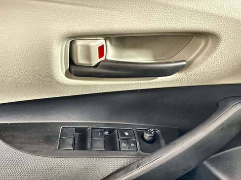 Used 2022 Toyota Corolla LE image 15