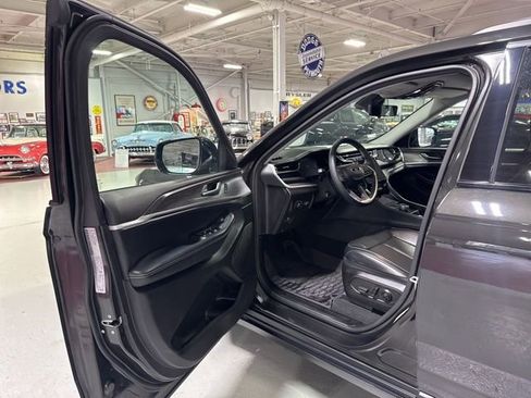 Certified 2024 Jeep Grand Cherokee Limited w/ Luxury Tech Group II image 11