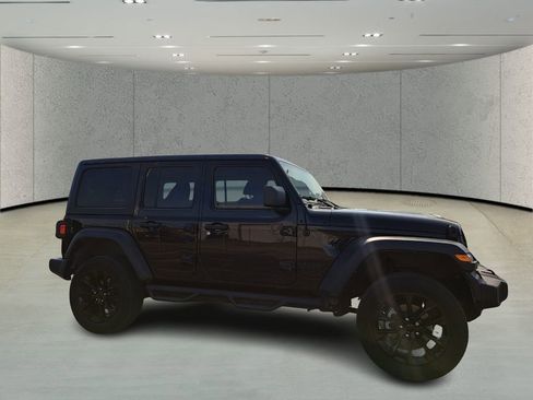 Used 2022 Jeep Wrangler Unlimited Sport image 3