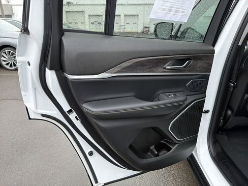 Used 2024 Jeep Grand Cherokee Limited 4xe image 13