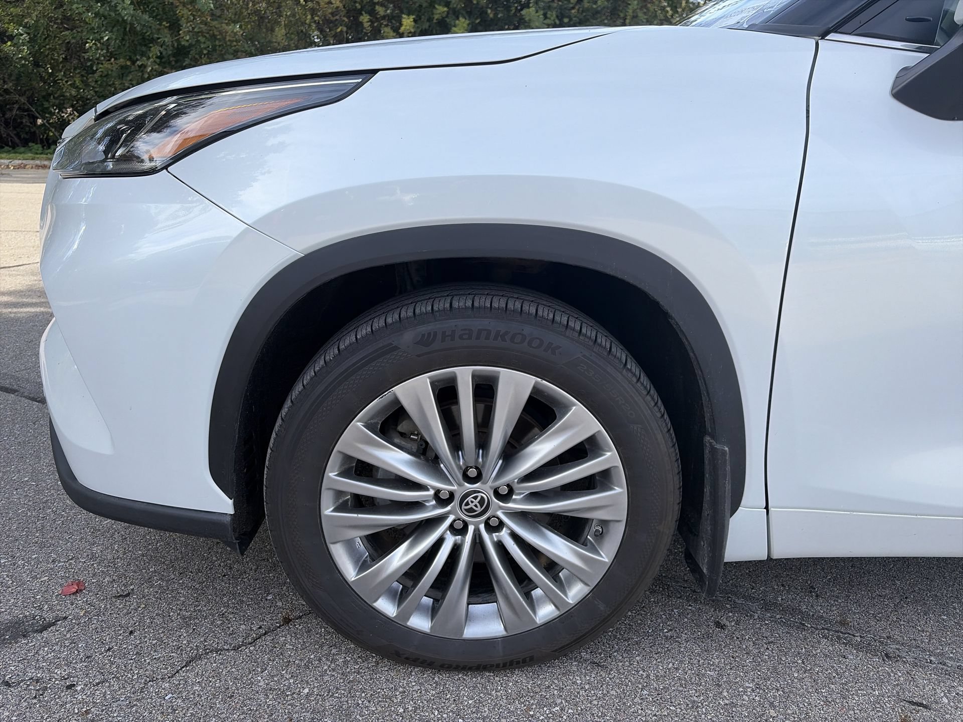 Used 2022 Toyota Highlander Platinum AWD/4WD image 34