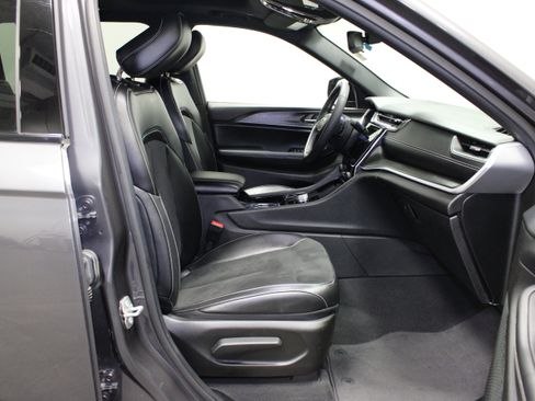 Used 2023 Jeep Grand Cherokee L Laredo RWD image 15