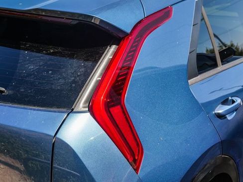 Certified 2023 Kia Niro Wave FWD image 10