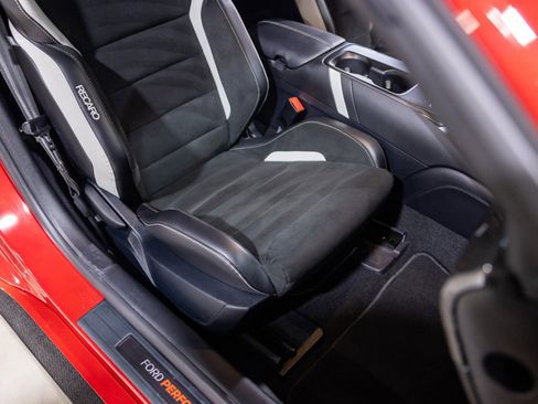 Used 2021 Ford Mustang Shelby GT500 w/ Carbon Fiber Track Pack RWD image 35