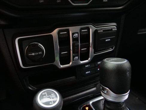 Used 2021 Jeep Gladiator Sport AWD/4WD image 13