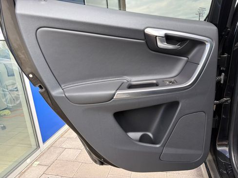 Used 2015 Volvo XC60 T5 FWD image 21