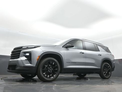 Used 2024 Chevrolet Traverse LT w/ Midnight/Sport Edition FWD image 11