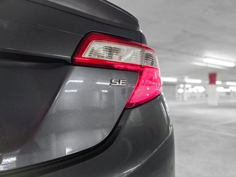 Used 2014 Toyota Camry SE FWD image 11